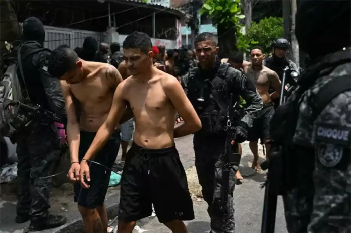 1200x799_crisis-en-ro-de-janeiro-megaoperativo-policial-dejo-al-menos-64-muertos-81-detenidos-favelas-penha-alemo-1110029-190030